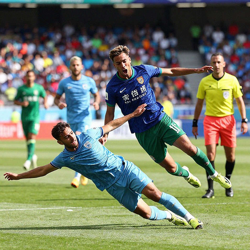 Cú đấm bất ngờ: Charlton và nghệ thuật phòng ngự số đông khiến West Brom ôm hận