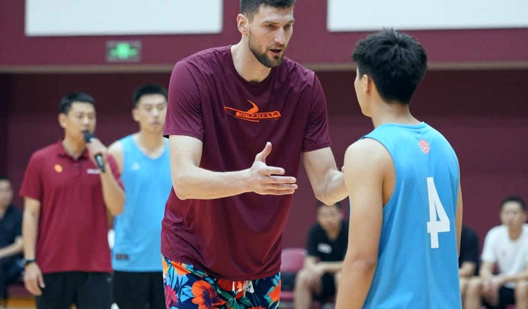 Dalton Knecht ký hợp đồng hai chiều với Knicks: Bản kê chi phí của một tay ném bị thị trường định giá lại