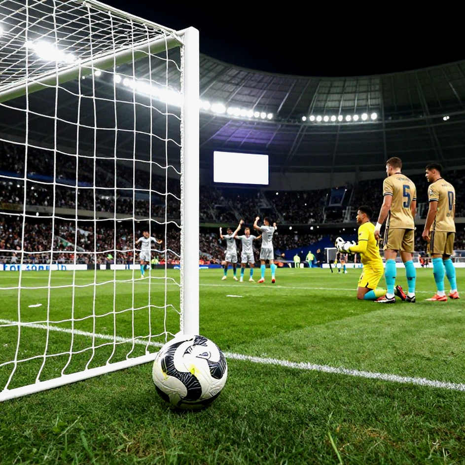 Racing Santander tới Camp Nou: José Alberto chọn đường phòng ngự dâng cao, và đó là canh bạc đo được Racing Santander tới Camp Nou: José Alberto chọn đường phòng ngự dâng cao, và đó là canh bạc đo được
