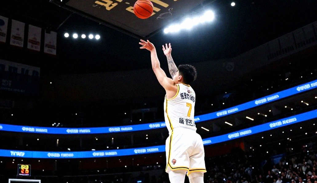 Tyler Dorsey Continues Contract Renewal Talks with Olympiacos Amid Interest from Rivals PAOK and Panathinaikos