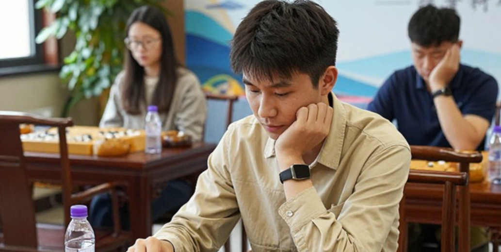 Elephant Gambit: 60 phút để mua một cú sốc, trả bằng một quân tốt